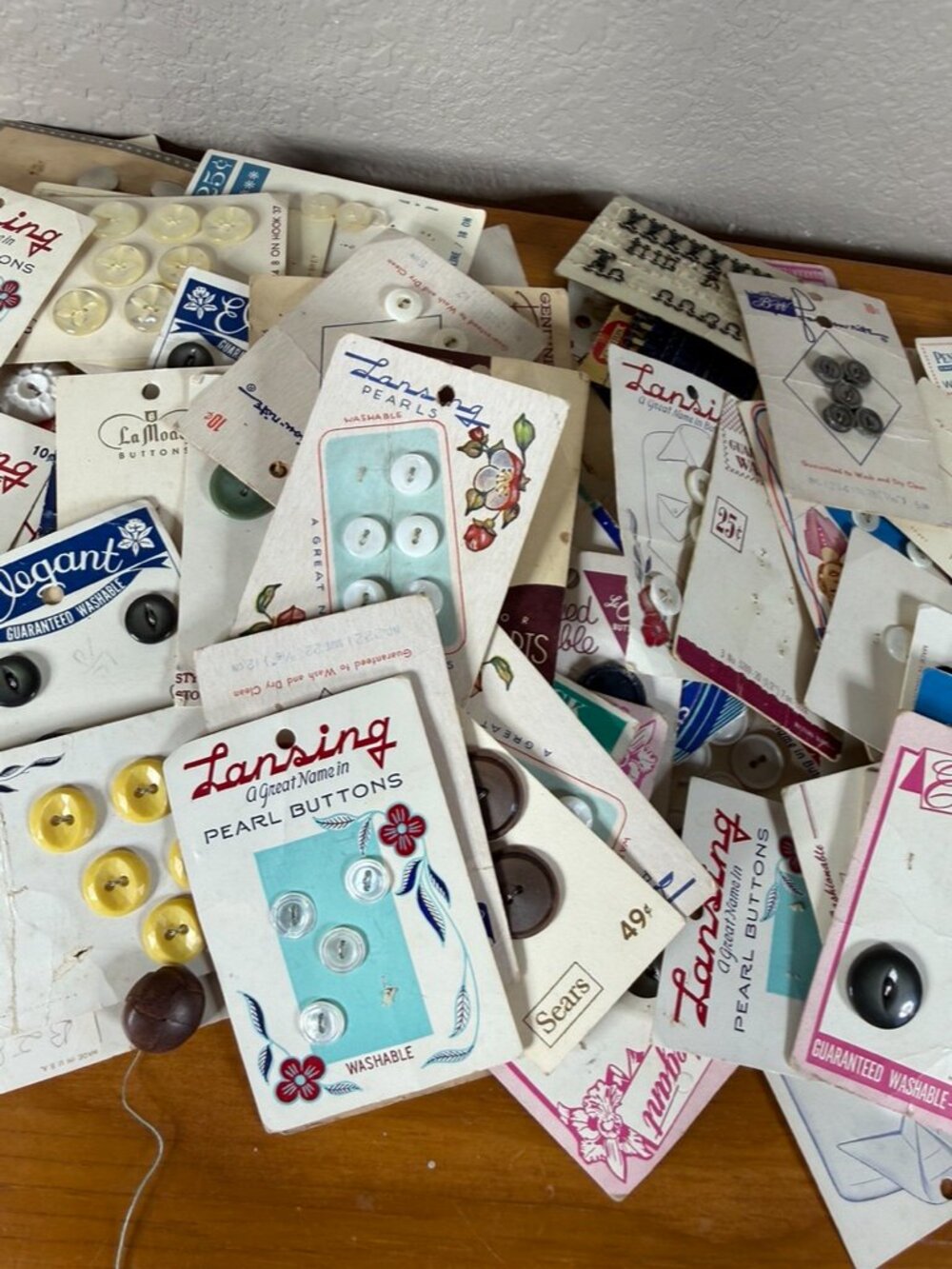 Vintage New Buttons - Picture 3 of 7